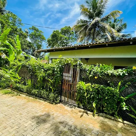 Sunfly Villa Mirissa Exterior photo